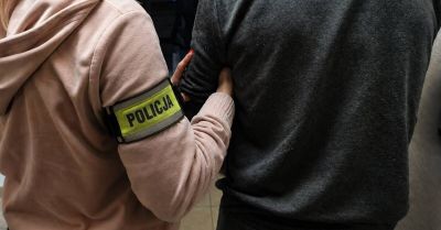 40-latek prowadził po alkoholu, w domu miał broń